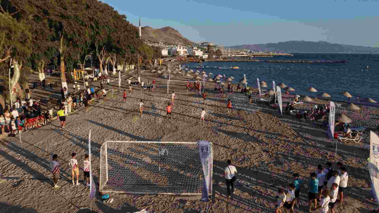 1.⁠ ⁠Günbatımı Çocuk Plaj Futbol Şenliği Başladı 2